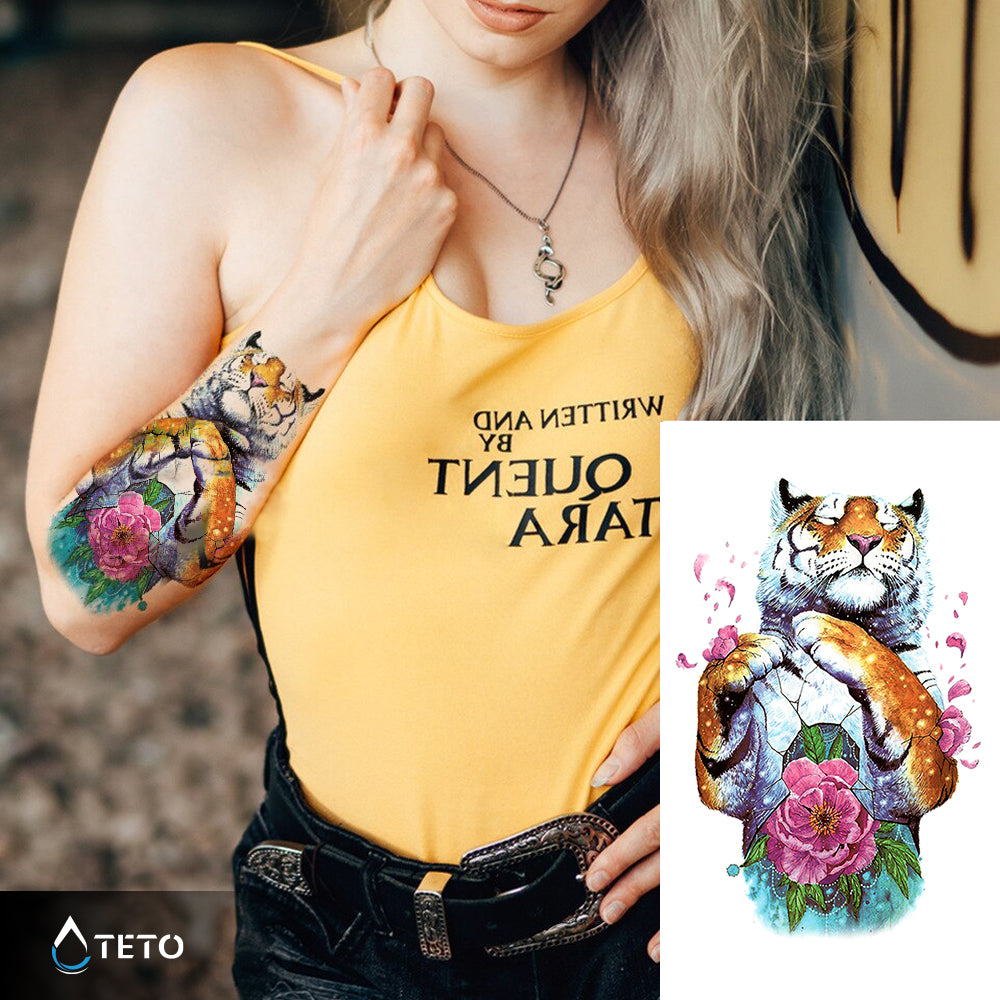 Tigar s jednom ružom